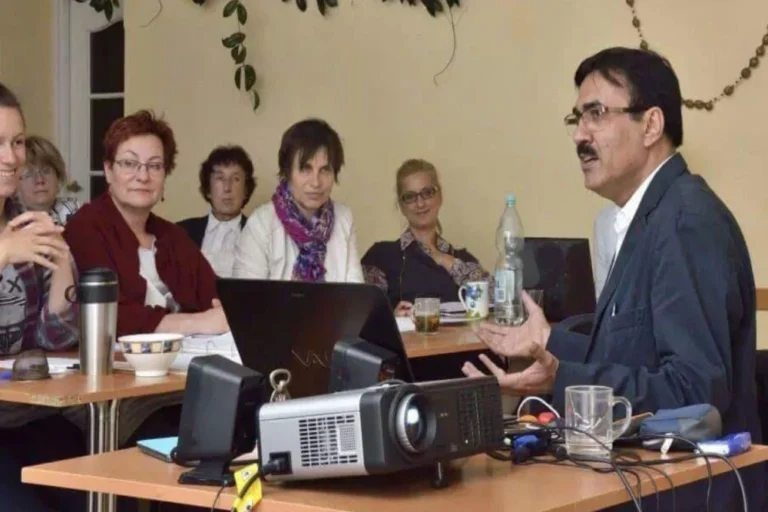 DR YOGESH SEHGAL DISCUSSING